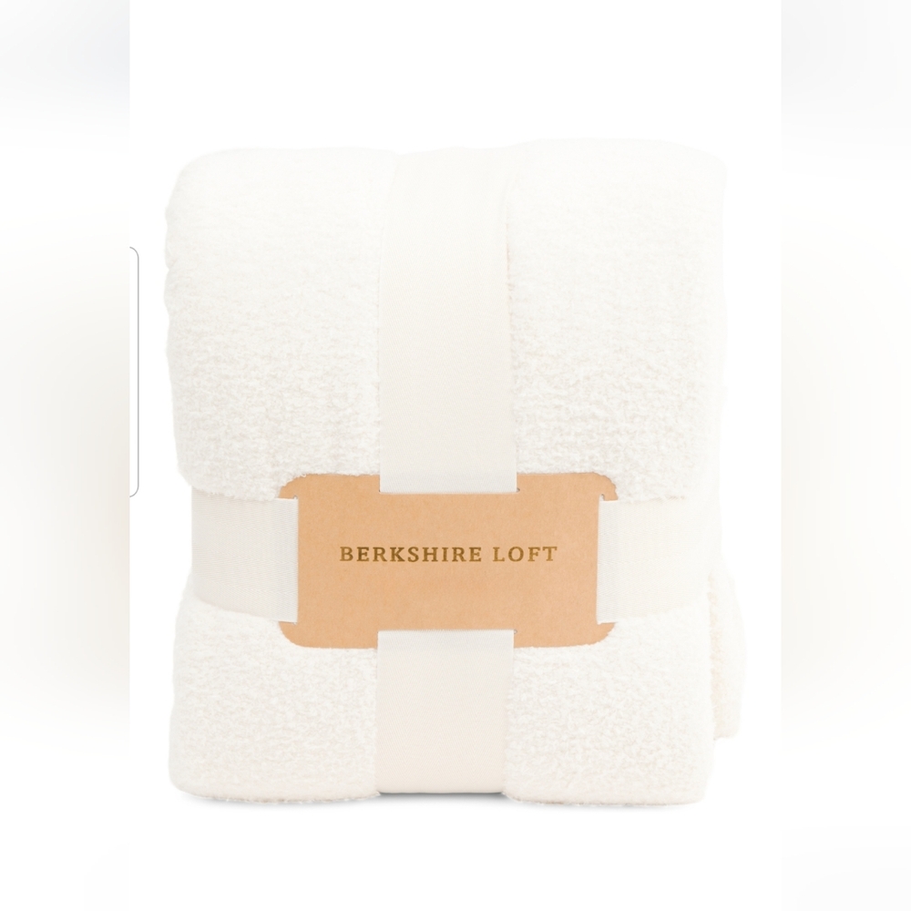 Brand new (w/o tags) cream blanket